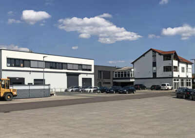 Neubau einer Werk-, Verlade- und Lagerhalle der Schubert Motorsport GmbH in Oschersleben mit vorhabenbezogener B-Planerstellung